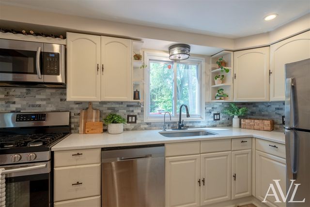 1014 Crescent Street, Grand Rapids, MI 49503