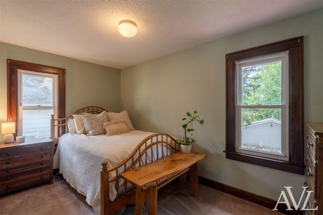 1014 Crescent Street, Grand Rapids, MI 49503