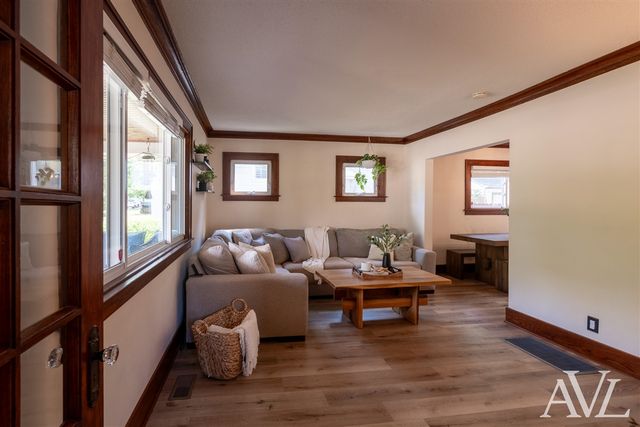 1014 Crescent Street, Grand Rapids, MI 49503