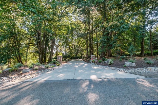 341 Maple Hill Dr NW, Salem, OR 97304