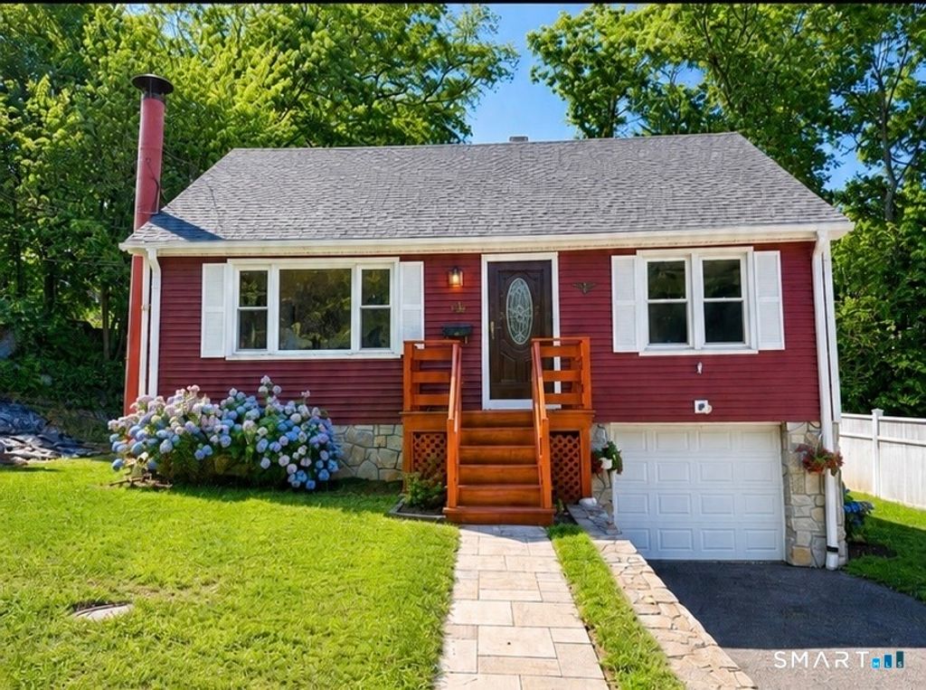 18 Dawn Street, Fairfield, CT 06824
