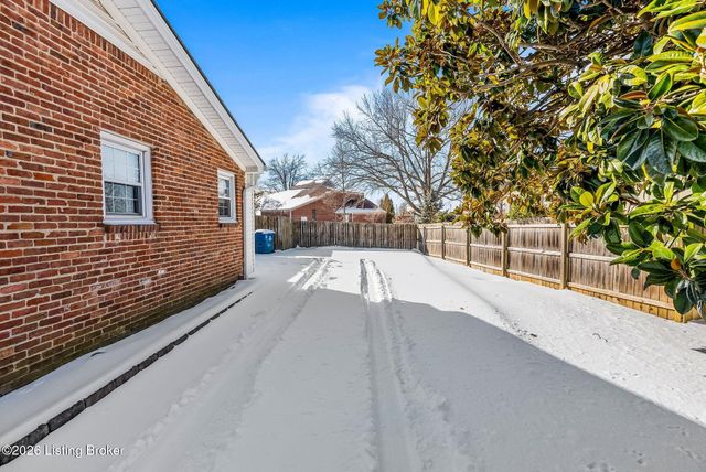 9805 Cypress Creek Dr, Louisville, KY 40241