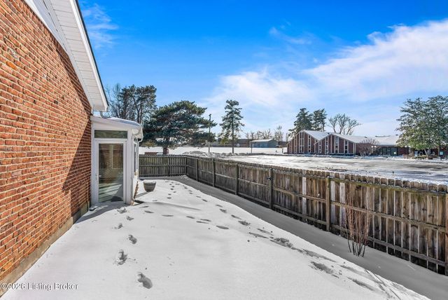 9805 Cypress Creek Dr, Louisville, KY 40241