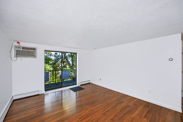 974-976 Main St 24, Melrose, MA 02176