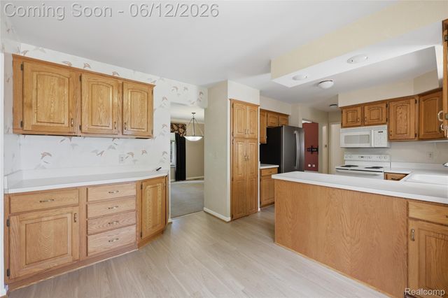 640 Longfellow Drive, Troy, MI 48085