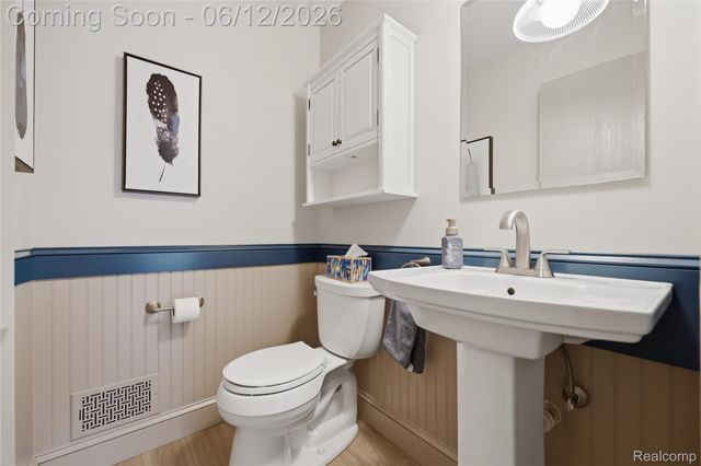 640 Longfellow Drive, Troy, MI 48085