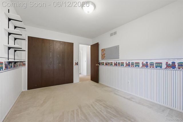 640 Longfellow Drive, Troy, MI 48085