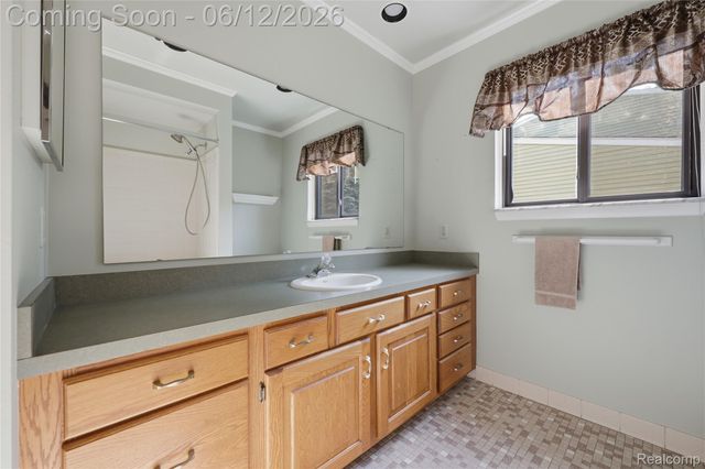 640 Longfellow Drive, Troy, MI 48085