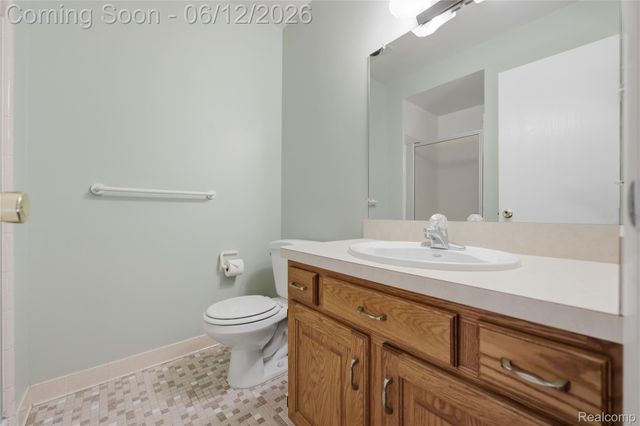 640 Longfellow Drive, Troy, MI 48085