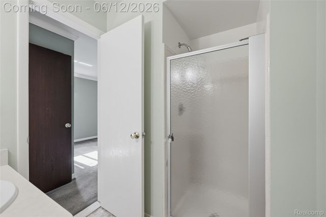 640 Longfellow Drive, Troy, MI 48085