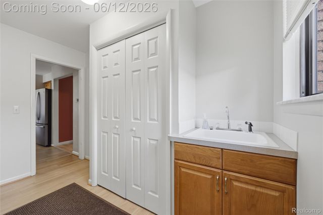 640 Longfellow Drive, Troy, MI 48085