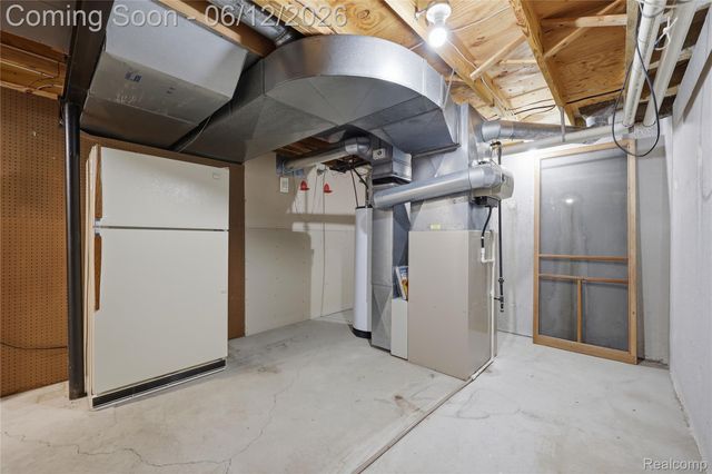 640 Longfellow Drive, Troy, MI 48085