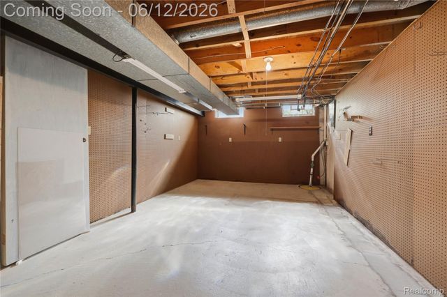 640 Longfellow Drive, Troy, MI 48085
