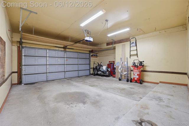 640 Longfellow Drive, Troy, MI 48085