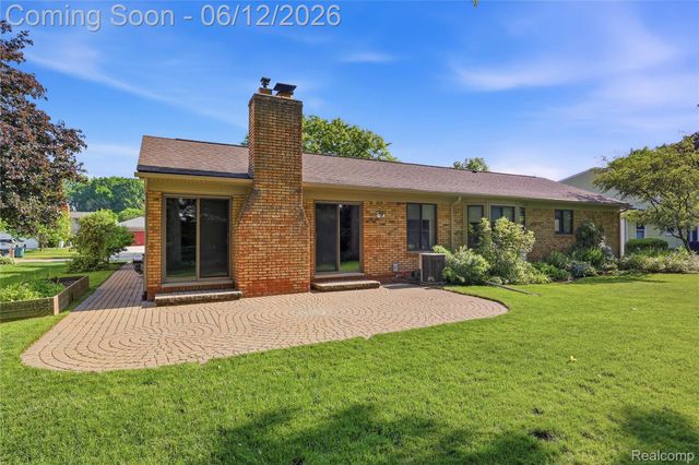 640 Longfellow Drive, Troy, MI 48085