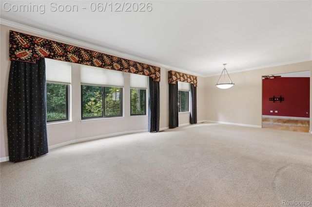 640 Longfellow Drive, Troy, MI 48085