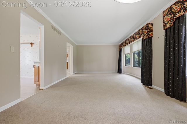 640 Longfellow Drive, Troy, MI 48085
