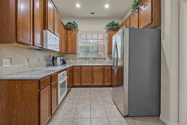 8712 Iron Horse Drive, Irving, TX 75063