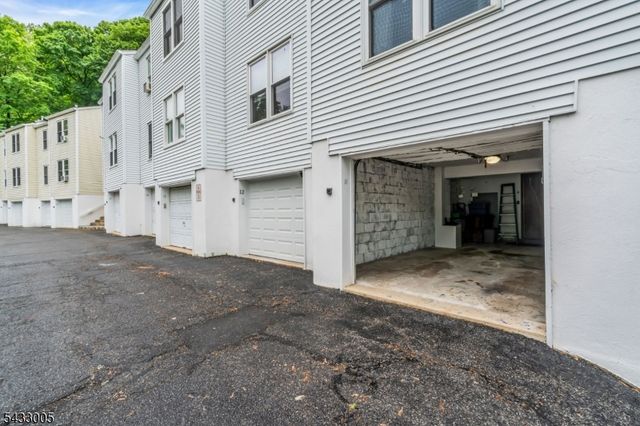 11 Colonial Ct 11, High Bridge Boro, NJ 08829