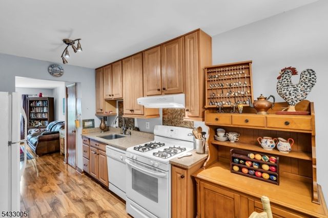 11 Colonial Ct 11, High Bridge Boro, NJ 08829