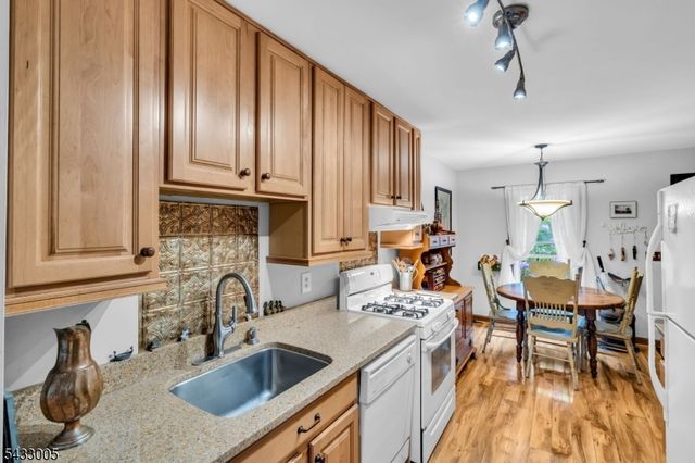 11 Colonial Ct 11, High Bridge Boro, NJ 08829