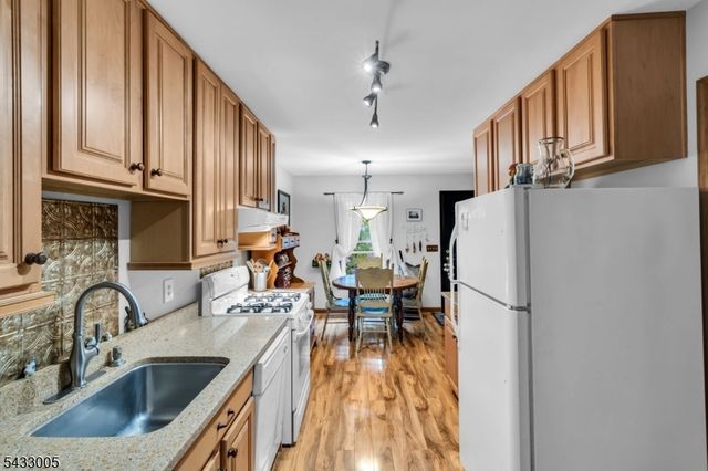 11 Colonial Ct 11, High Bridge Boro, NJ 08829