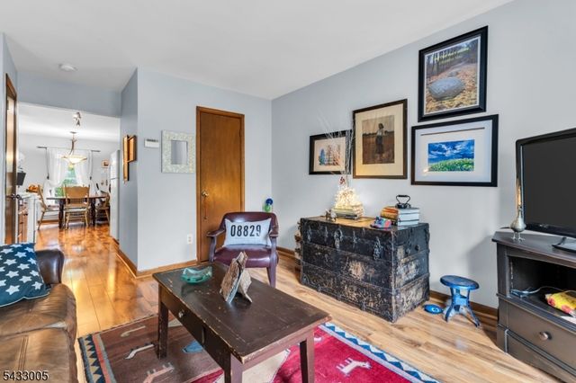 11 Colonial Ct 11, High Bridge Boro, NJ 08829
