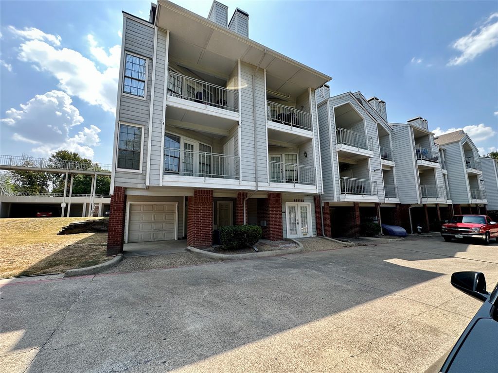 9823 Summerwood Circle 2004, Dallas, TX 75243