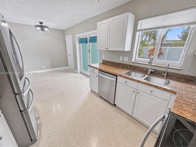 1772 NW 39th St, Oakland Park, FL 33309