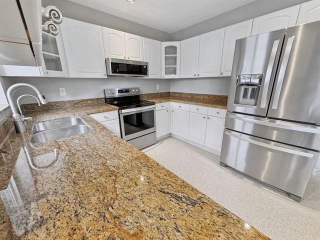 1772 NW 39th St, Oakland Park, FL 33309