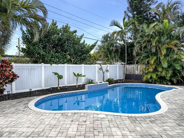 1772 NW 39th St, Oakland Park, FL 33309