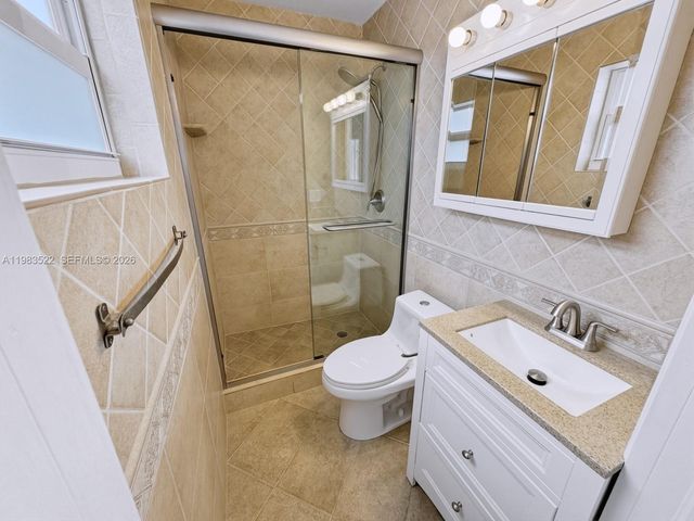 1772 NW 39th St, Oakland Park, FL 33309