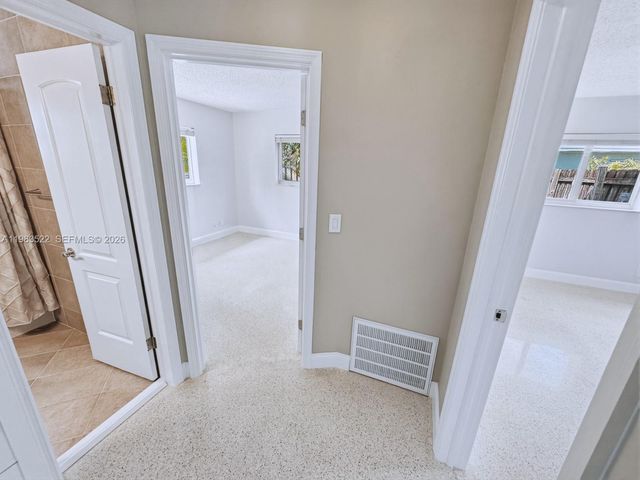 1772 NW 39th St, Oakland Park, FL 33309