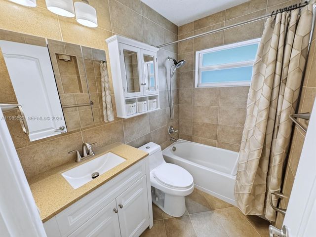 1772 NW 39th St, Oakland Park, FL 33309