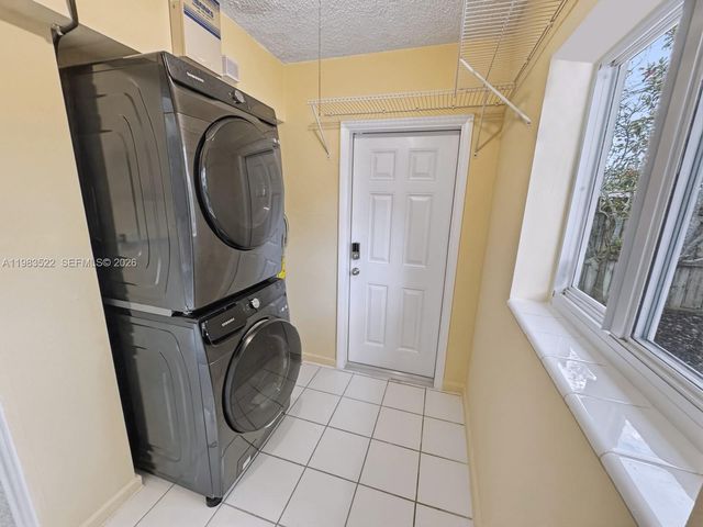 1772 NW 39th St, Oakland Park, FL 33309