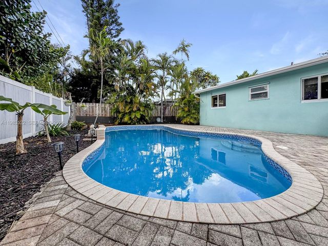 1772 NW 39th St, Oakland Park, FL 33309