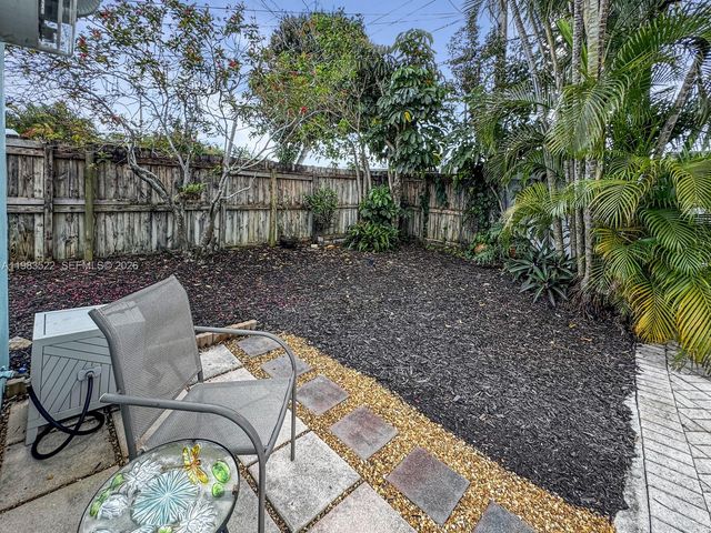 1772 NW 39th St, Oakland Park, FL 33309
