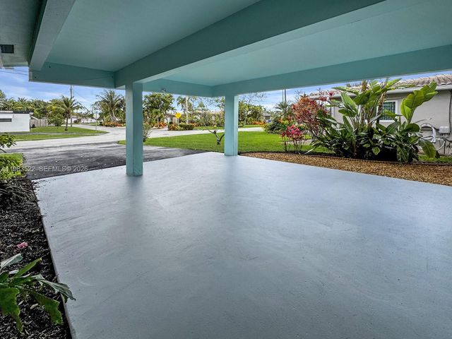 1772 NW 39th St, Oakland Park, FL 33309