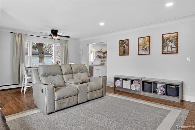 23170 Hawthorne Street, Farmington, MI 48336