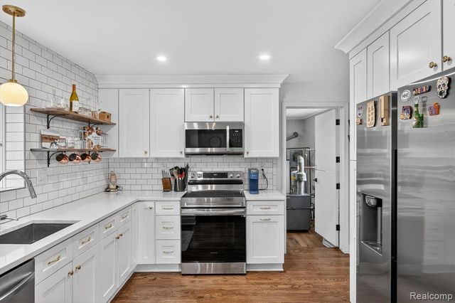 23170 Hawthorne Street, Farmington, MI 48336