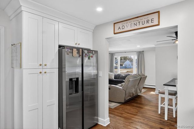 23170 Hawthorne Street, Farmington, MI 48336