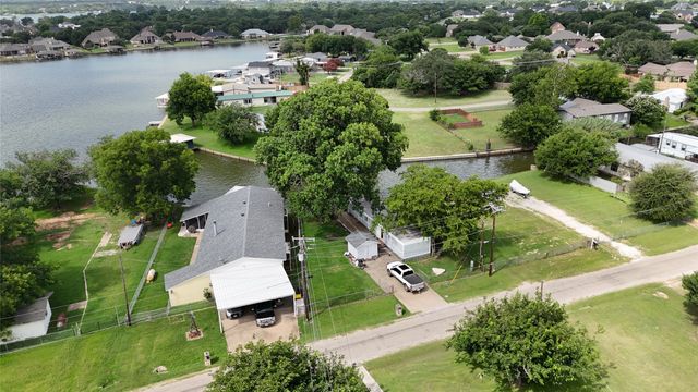 3903 Montgomery Drive, Granbury, TX 76049