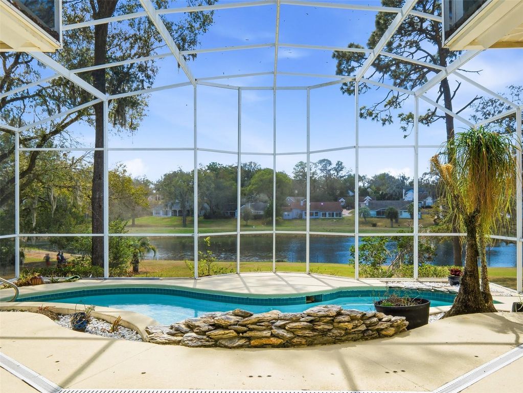 Image 2 of property listing at 1996 TOURNAMENT DRIVE, Apopka, FL 32712
