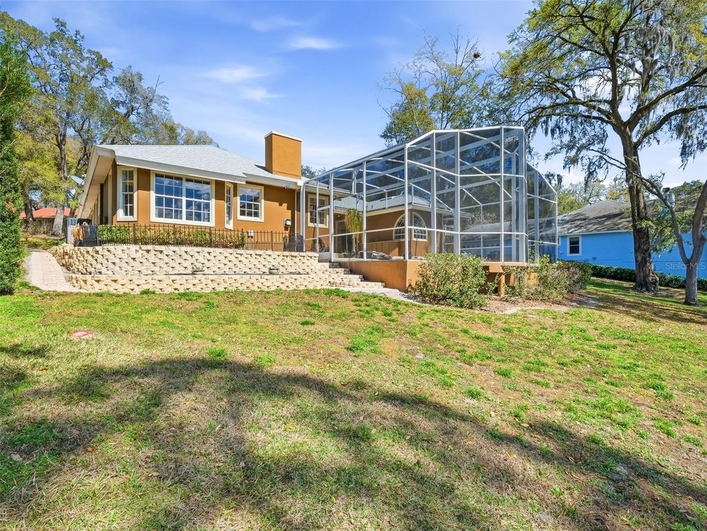 Image 11 of property listing at 1996 TOURNAMENT DRIVE, Apopka, FL 32712