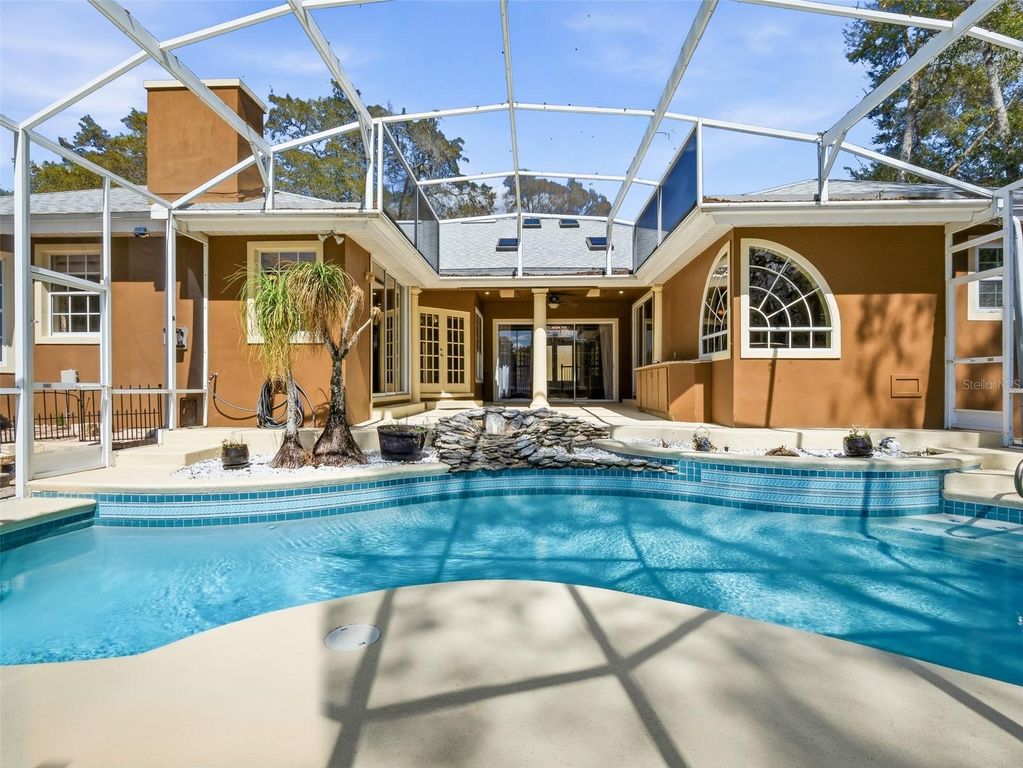 Image 4 of property listing at 1996 TOURNAMENT DRIVE, Apopka, FL 32712