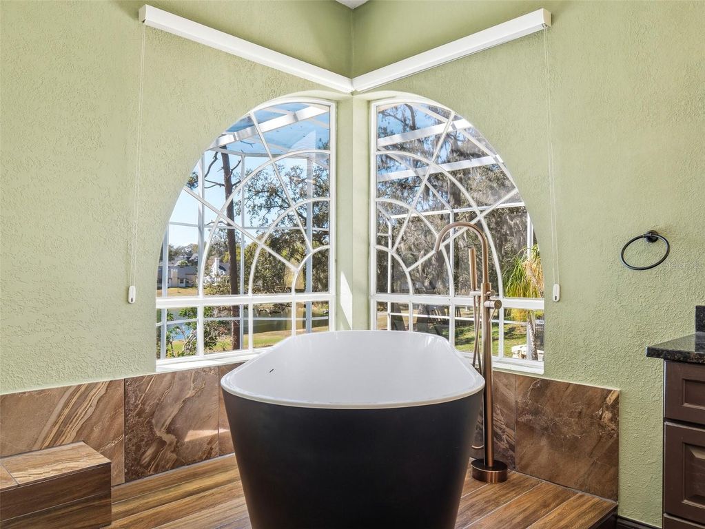 Image 33 of property listing at 1996 TOURNAMENT DRIVE, Apopka, FL 32712