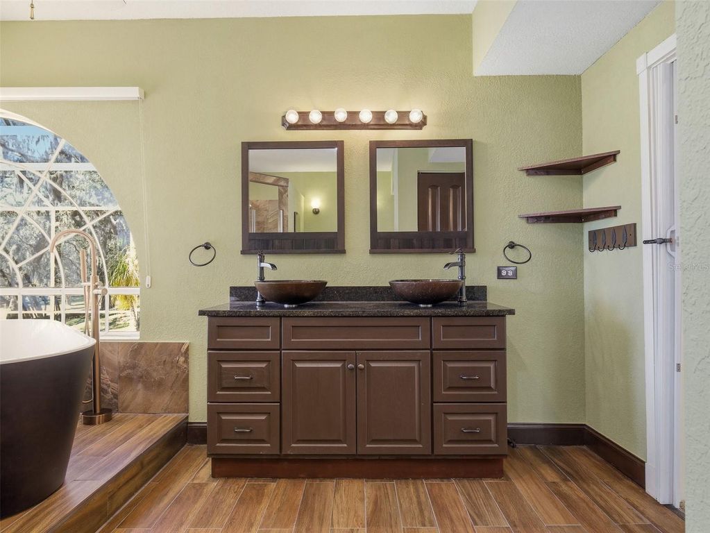 Image 34 of property listing at 1996 TOURNAMENT DRIVE, Apopka, FL 32712