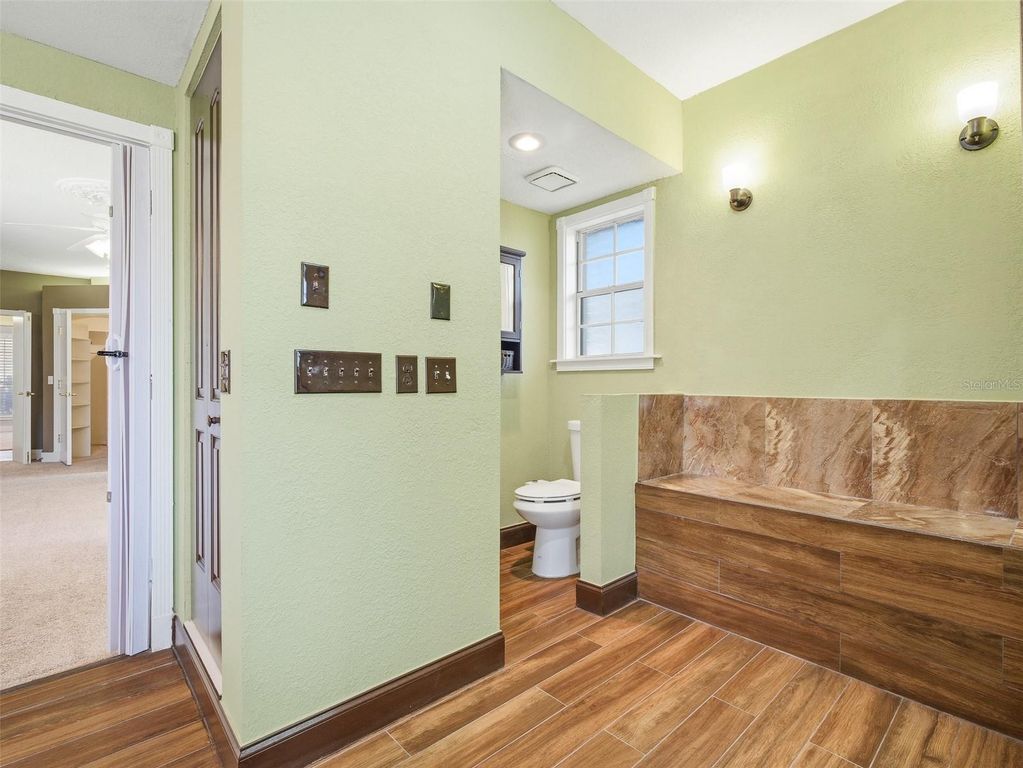 Image 35 of property listing at 1996 TOURNAMENT DRIVE, Apopka, FL 32712