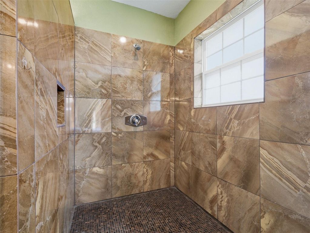 Image 36 of property listing at 1996 TOURNAMENT DRIVE, Apopka, FL 32712