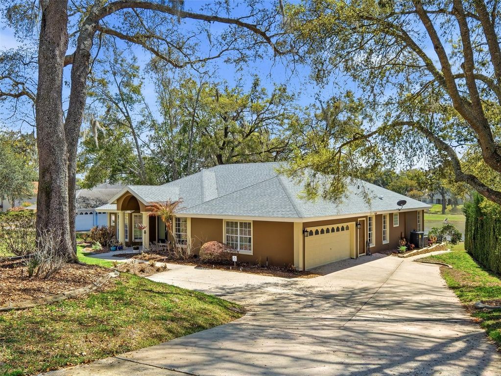 Image 6 of property listing at 1996 TOURNAMENT DRIVE, Apopka, FL 32712